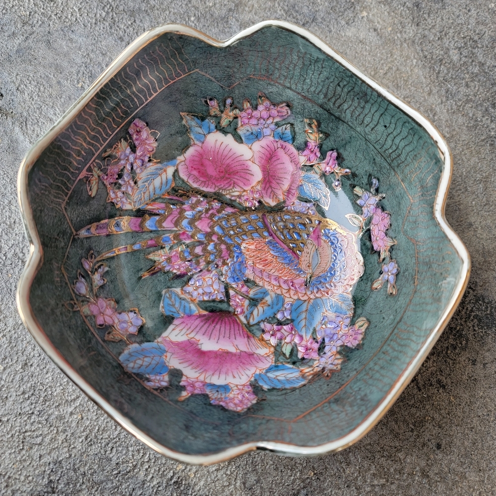 Vintage Gold Oriental Hand Painted Asian Porcelain Decorative Scalloped Bowl